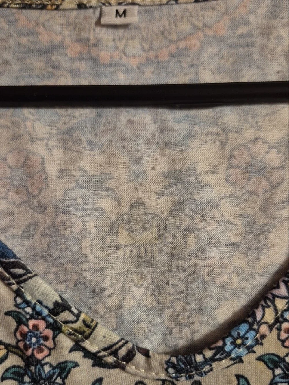 Source Unknown Blue & Peach Paisley V-Neck Tee